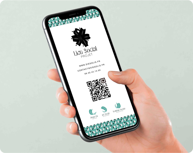 carte de visite 
                                        numérique de diego lys mise en scène sur un smartphone tenu à la main